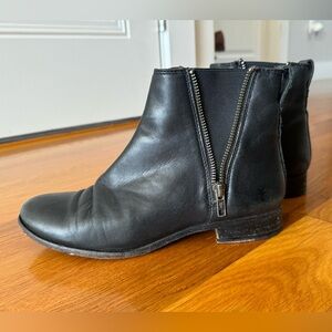 Frye Carly Leather Zip Chelsea Booties size 8